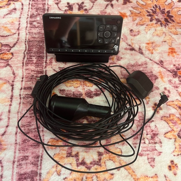 Sirius XM Radio Full Car Kit with Antenna, Dock, and Accessories - Picture 3 of 6